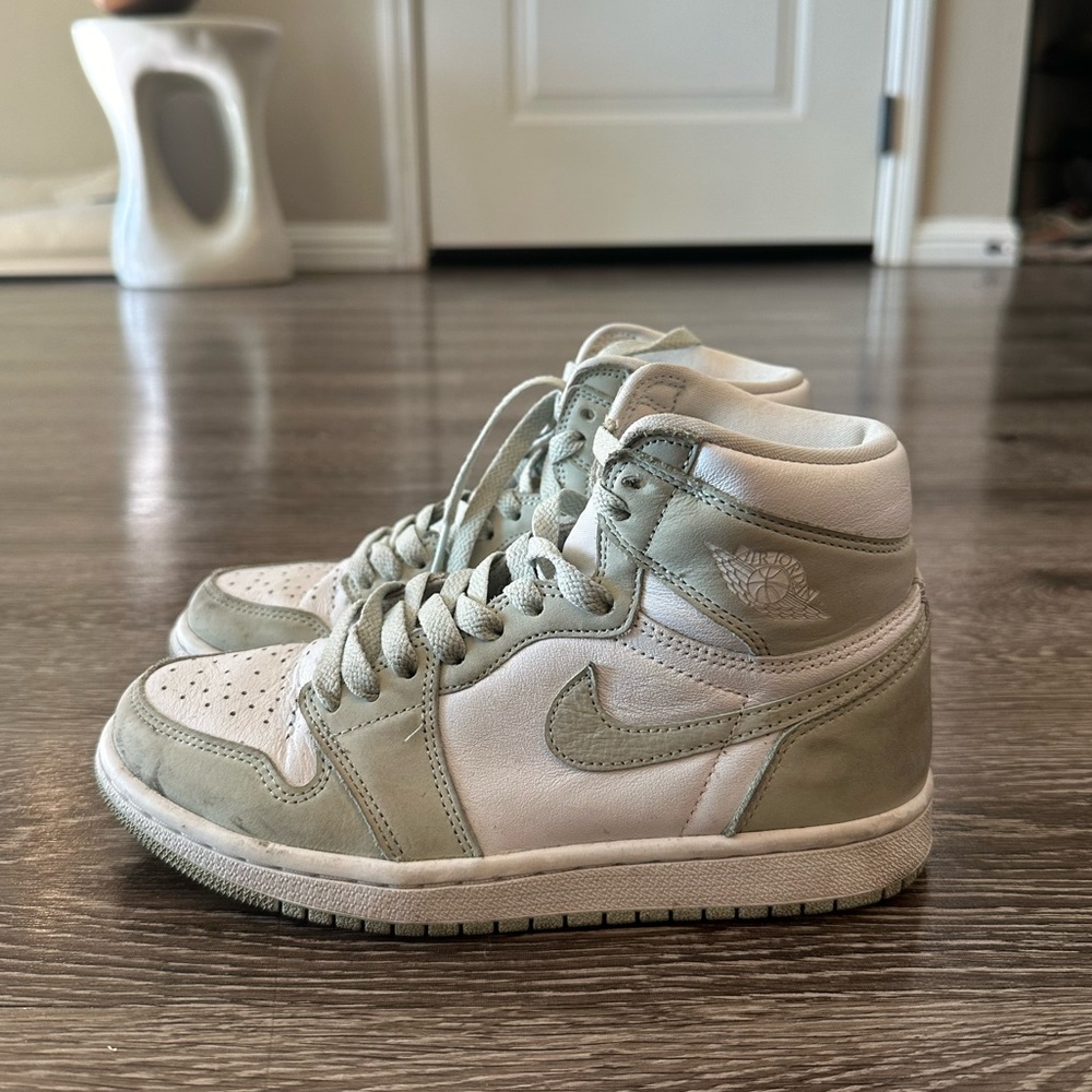 Women’s Nike Air Jordan 1 OG in seafoam